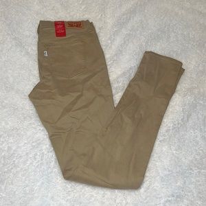 Khaki Levi’s Skinny
